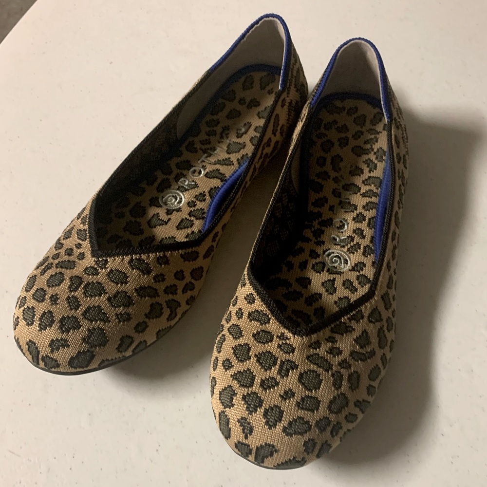 Size 8 Rothy’s round toe leopard print shoes